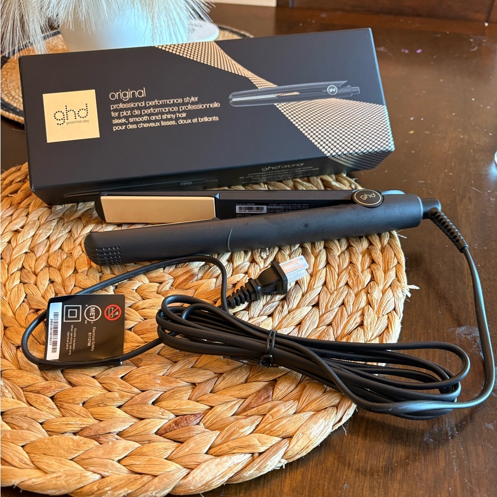 NIB ghd Black and Gold Hair ceramic Straightener